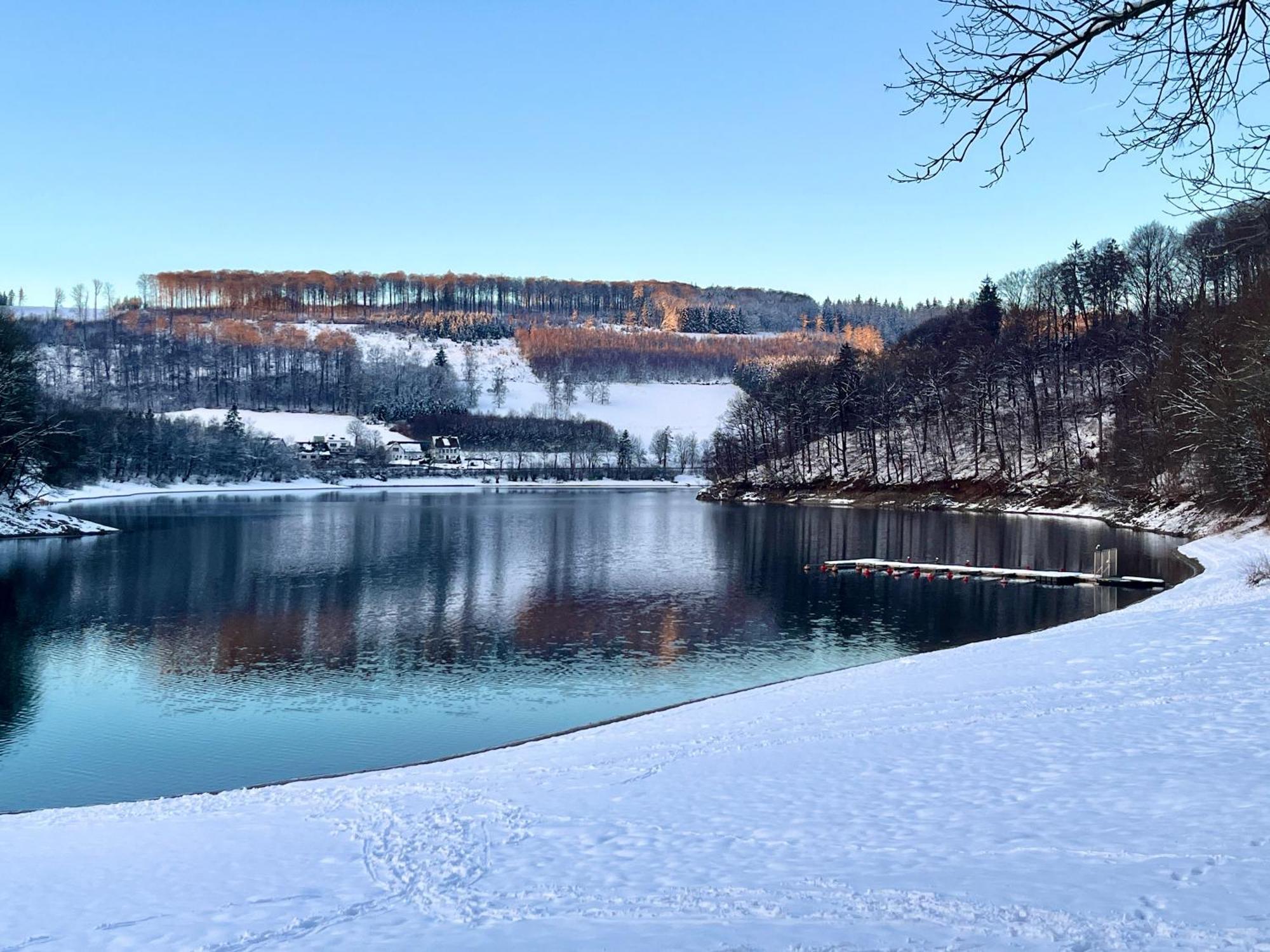 Charmantes Haus Am Hennesee Мешеде Экстерьер фото
